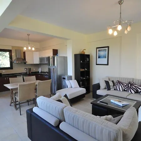 Sleeps 5 With Pool And Air Con *