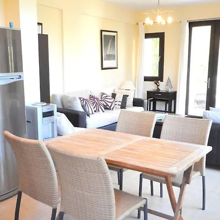 别墅 Sleeps 5 With Pool And Air Con 古穆斯卢克