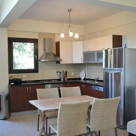 Sleeps 5 With Pool And Air Con * 古穆斯卢克