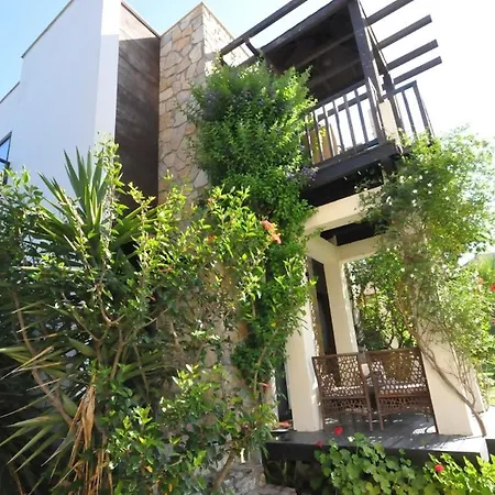 Sleeps 5 With Pool And Air Con Villa Gümüşlük