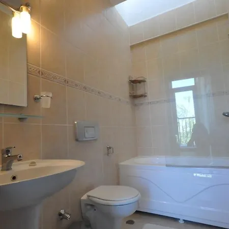 Βίλα Sleeps 5 With Pool And Air Con *